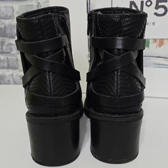 BareTraps Hensley Black 9M Lug Boots Stacked Heel - Picture 3 of 13